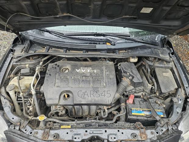 Toyota Corolla 2010 Gray