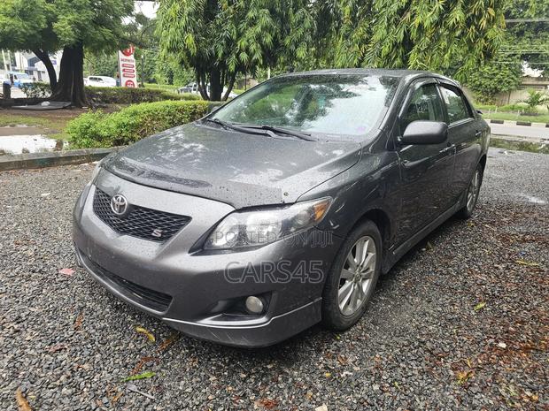Toyota Corolla 2010 Gray