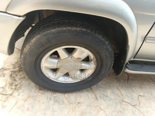 Nissan Pathfinder 2001 Silver