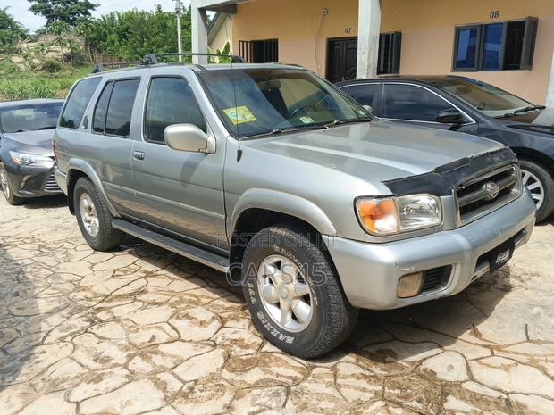 Nissan Pathfinder 2001 Silver