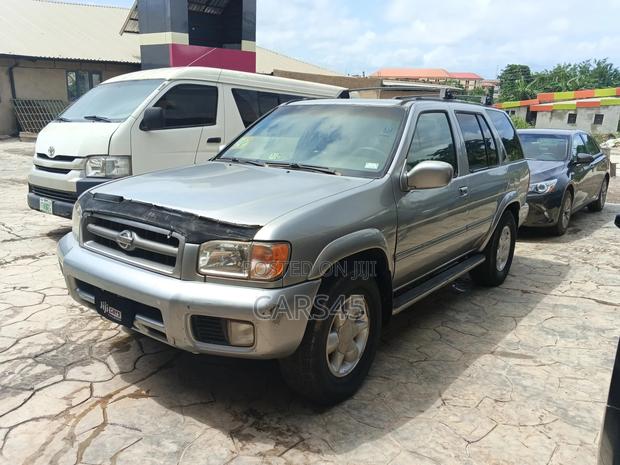 Nissan Pathfinder 2001 Silver