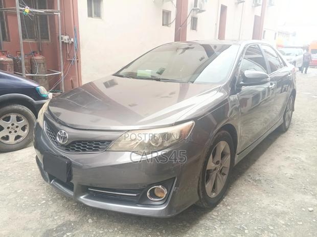 Toyota Camry SE V6 4dr Sedan (3.5L 6cyl 6A) 2012 Gray