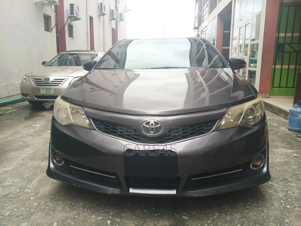 Toyota Camry SE V6 4dr Sedan (3.5L 6cyl 6A) 2012 Gray