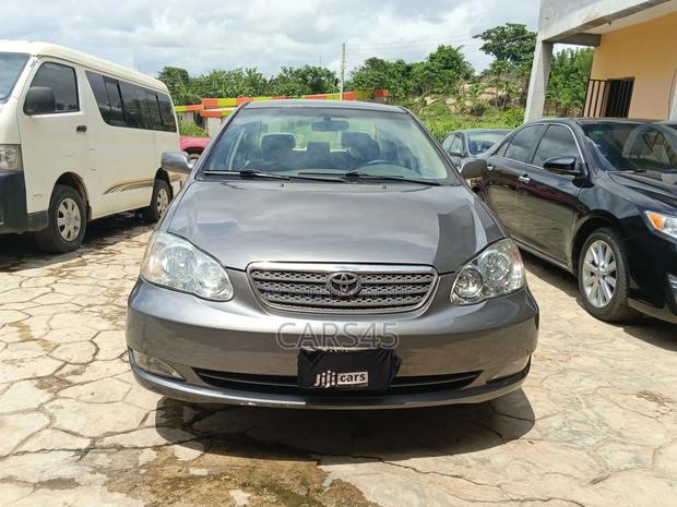 Toyota Corolla 2005 Gray