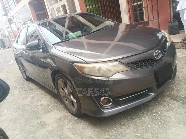 Toyota Camry SE V6 4dr Sedan (3.5L 6cyl 6A) 2012 Gray
