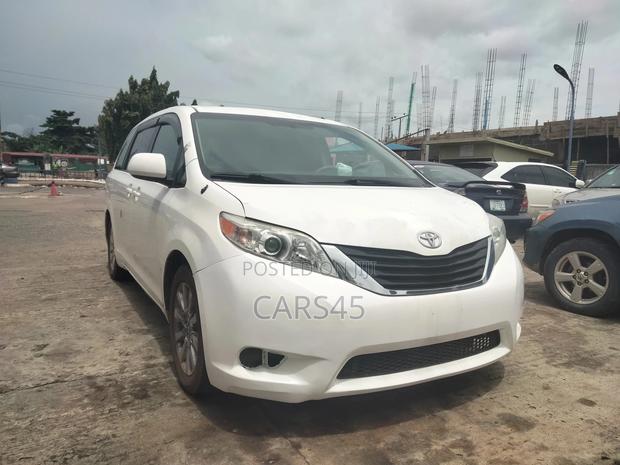 Toyota Sienna 2014 White
