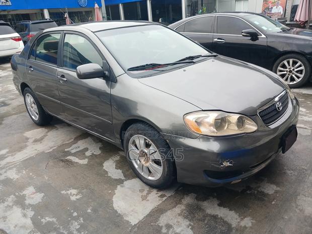 Toyota Corolla 2005 Gray