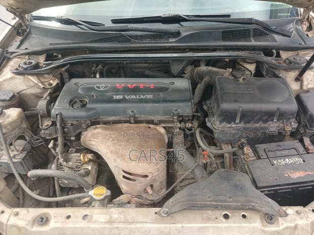Toyota Camry 2006 Gold