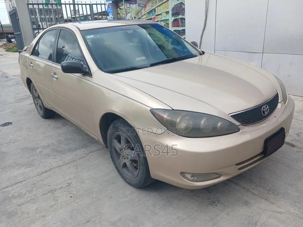 Toyota Camry 2006 Gold