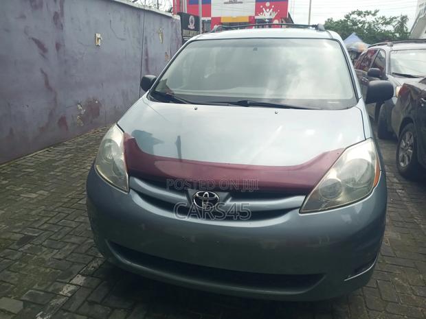 Toyota Sienna 2006 Silver