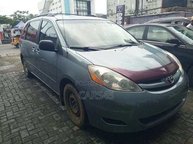 Toyota Sienna 2006 Silver