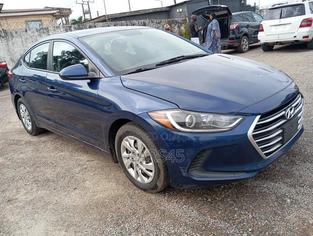 Hyundai Elantra Limited Sedan FWD (2.0L 4cyl 6A) 2017 Blue
