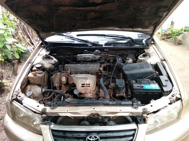 Toyota Camry 1999 Gold