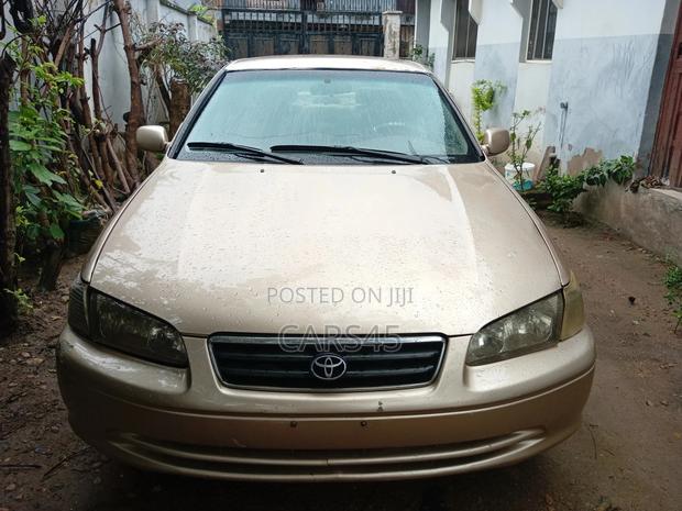 Toyota Camry 1999 Gold