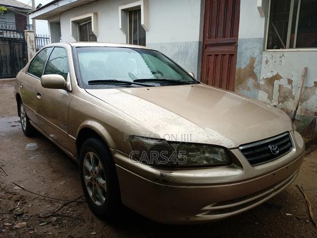 Toyota Camry 1999 Gold