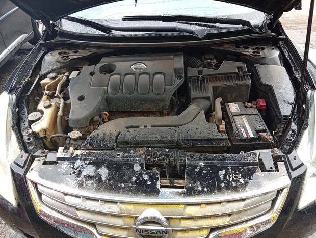 Nissan Altima 2012 Black