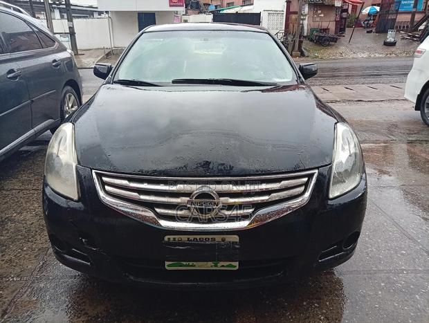 Nissan Altima 2012 Black