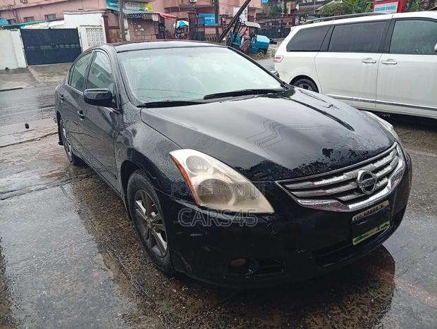 Nissan Altima 2012 Black