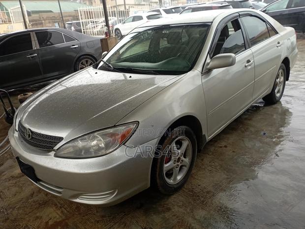 Toyota Camry 2004 Silver