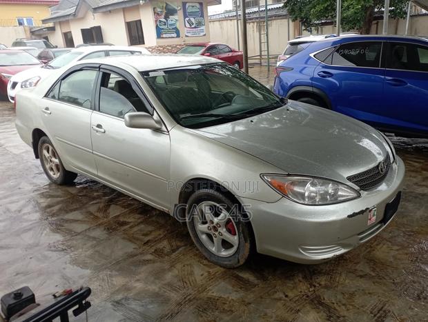 Toyota Camry 2004 Silver