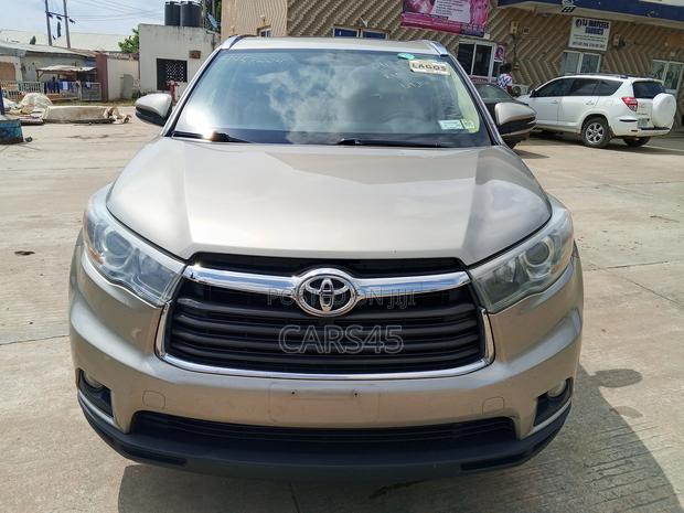 Toyota Highlander 2015 Gold
