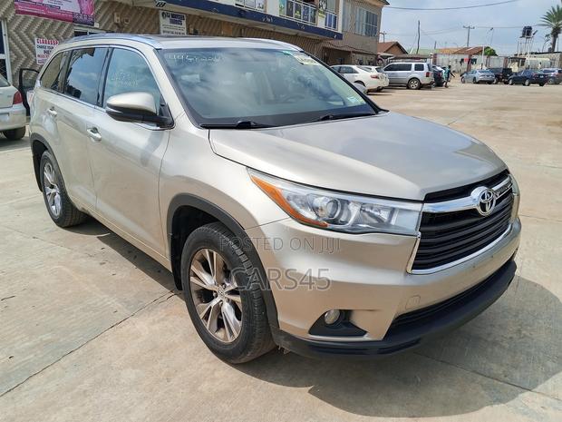 Toyota Highlander 2015 Gold