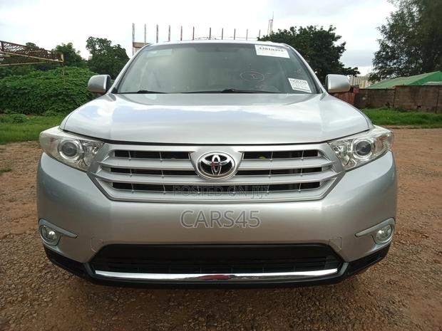 Toyota Highlander 2012 Silver