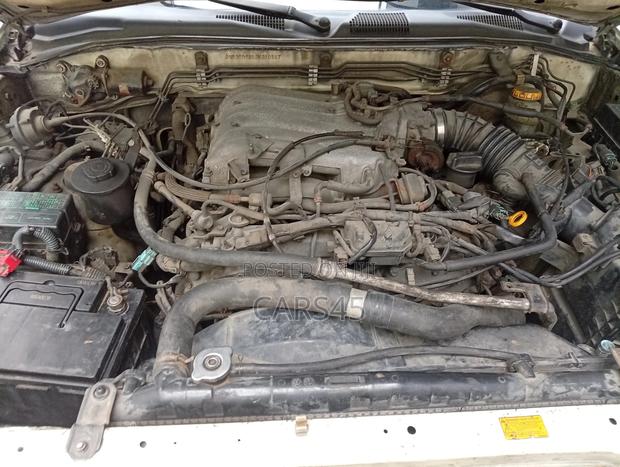 Infiniti QX4 2001 Gold