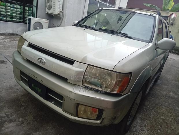 Infiniti QX4 2001 Gold