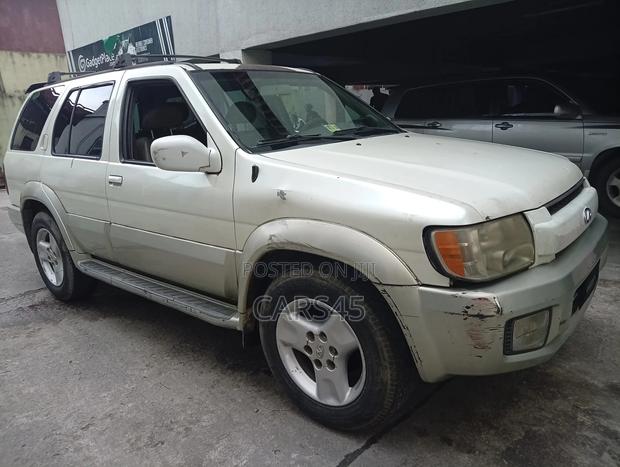 Infiniti QX4 2001 Gold