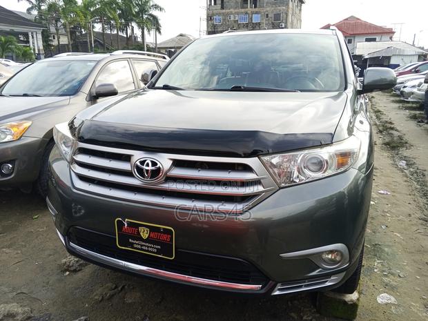 Toyota Highlander 3.5L 4WD 2013 Green