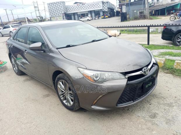 Toyota Camry SE 4dr Sedan (2.5L 4cyl 6A) 2016 Gray