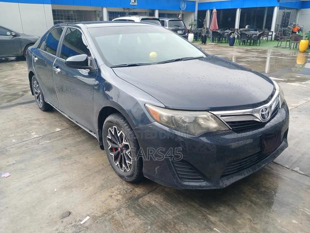 Toyota Camry LE 4dr Sedan (2.5L 4cyl 6A) 2013 Blue