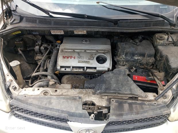 Toyota Sienna 2004 Silver