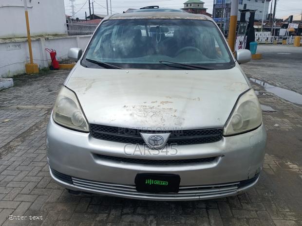 Toyota Sienna 2004 Silver