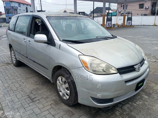 Toyota Sienna 2004 Silver