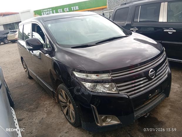 Nissan Elgrand 2011 Gray