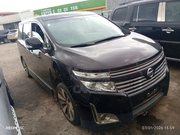 Nissan Elgrand 2011 Gray