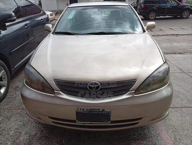 Toyota Camry 2004 Gold
