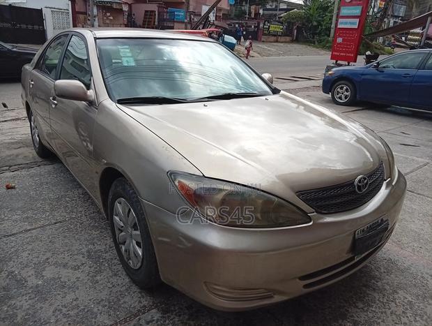 Toyota Camry 2004 Gold