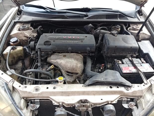 Toyota Camry 2004 Gold