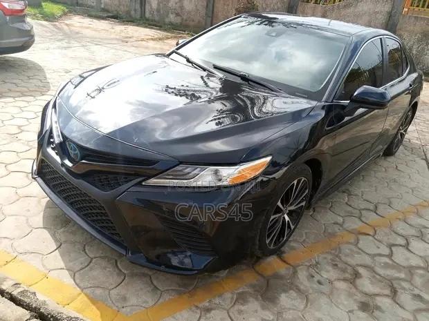 Toyota Camry SE (2.5L 4cyl 8A) 2019 Blue