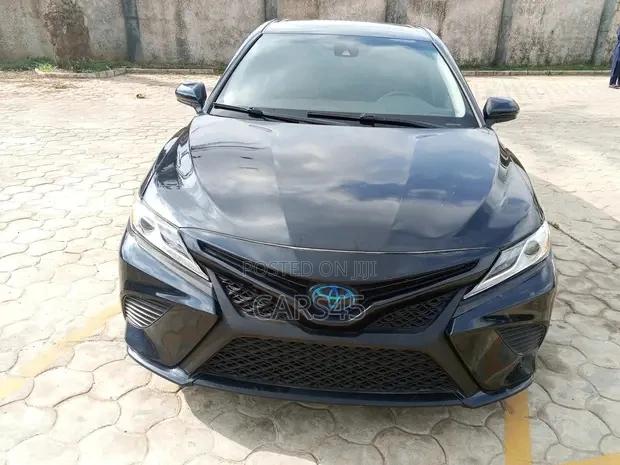 Toyota Camry SE (2.5L 4cyl 8A) 2019 Blue