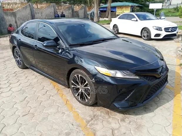Toyota Camry SE (2.5L 4cyl 8A) 2019 Blue