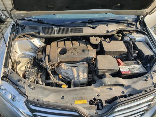 Toyota Venza 2010 Silver