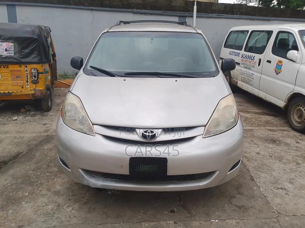 Toyota Sienna 2006 Silver