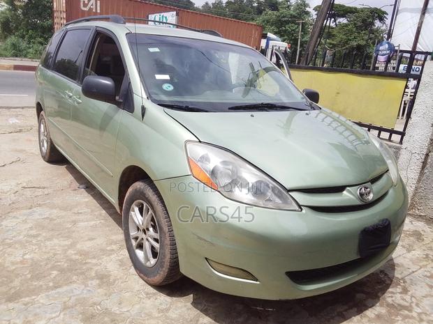 Toyota Sienna 2006 Green