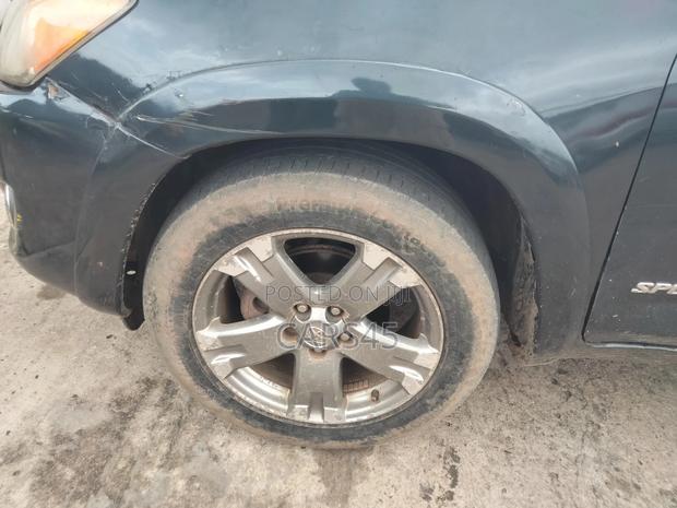 Toyota RAV4 2010 Green