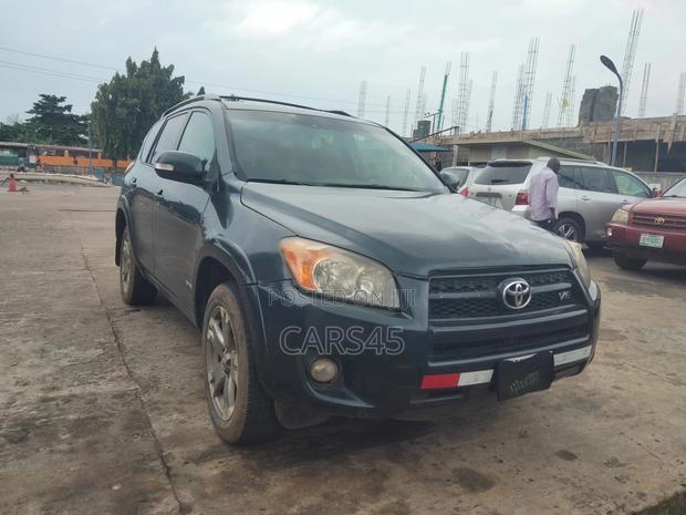 Toyota RAV4 2010 Green