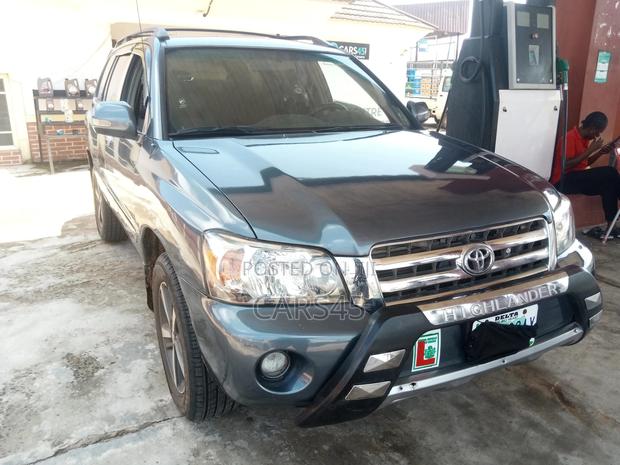 Toyota Highlander 2005 Gray
